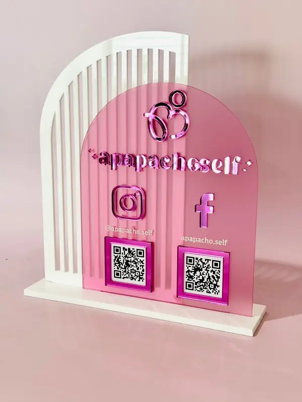 Letrero QR arco con dos códigos