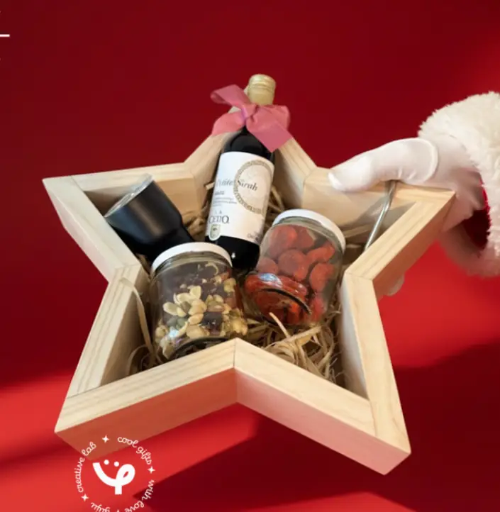 Caja estrella con mini vino, termo y dos frascos de botana